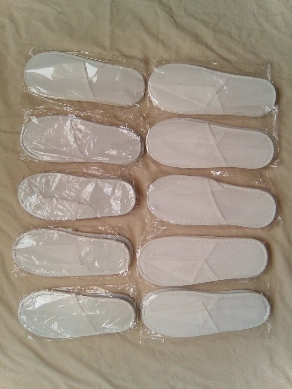 10 Pairs of Travel Disposable Compact Lightweight Closed-Toe Slippers, White